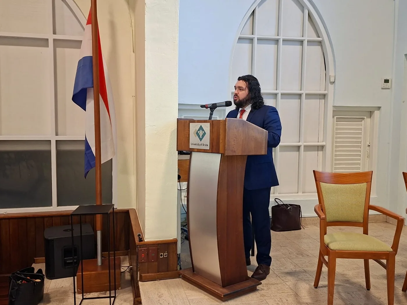 Jayburtt Dijkhoff speaking at the University of Aruba